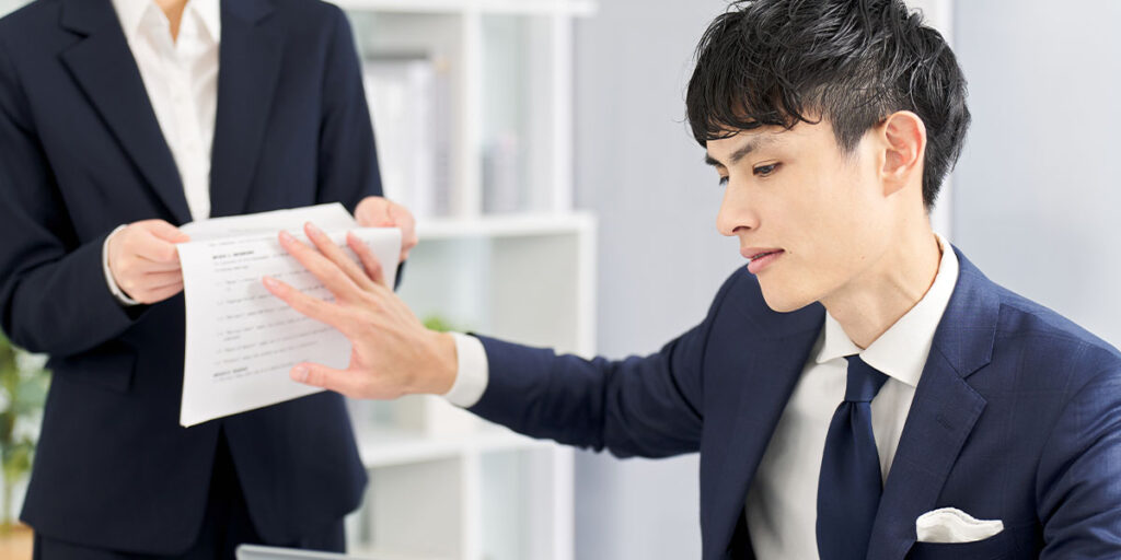 ¿Puedo negarme a realizar actividades fuera de mi contrato? 1 Puedo negarme a realizar funciones que no me corresponden en mi ...